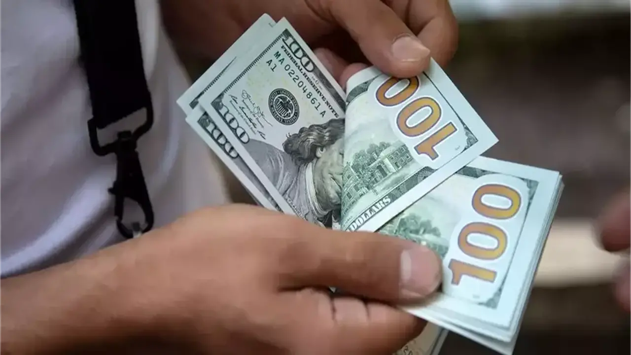 تحركات مفاجئة في سعر الدولار مقابل الجنيه بختام تعاملات الخميس بمصر